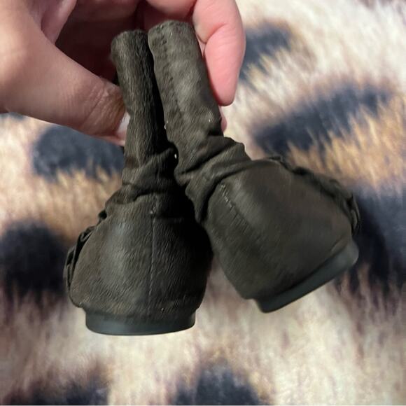 Falls Creek Soft Brown Ruffled Side Booties Baby Girls Size 6 - Picture 5 of 9